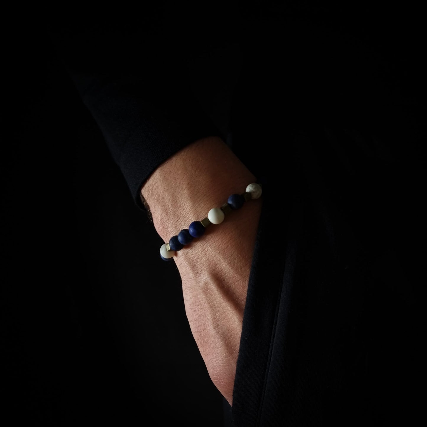 Bracelet with Lapislazuli and Howlith beads | ,,Ocean Sky"
