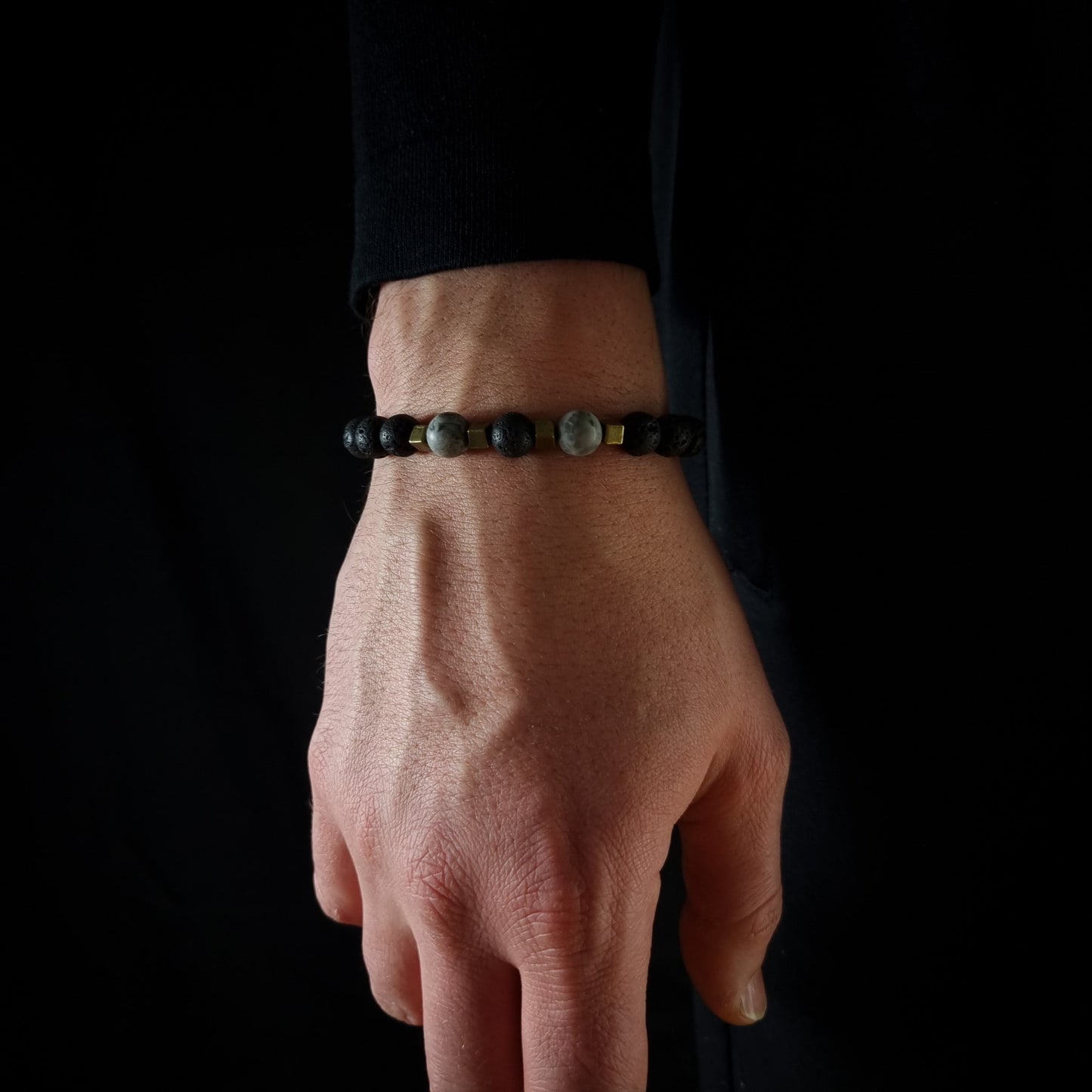 Armband mit Lavastone und Jaspis Perlen | ,,Midnight Walk"