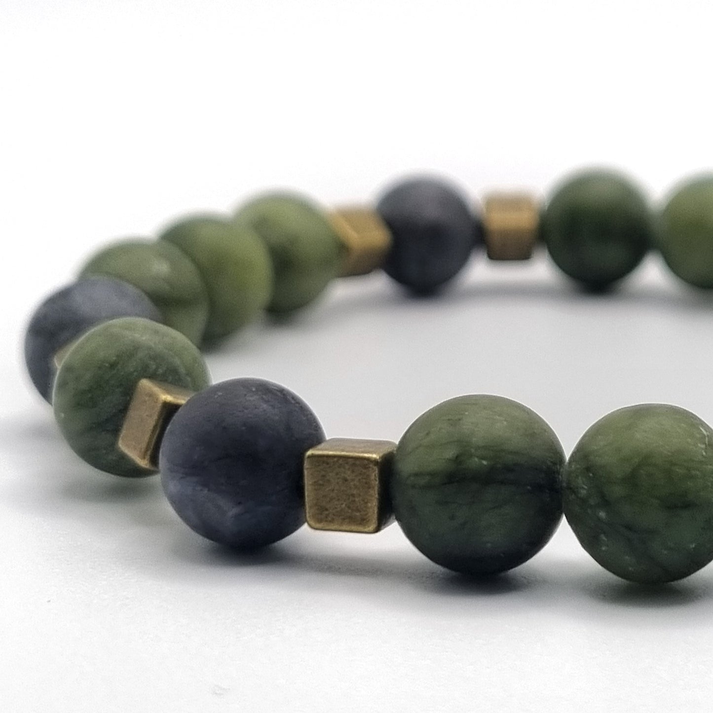 Armband mit Jade und Larvikit Perlen | ,,Ancient Forest"